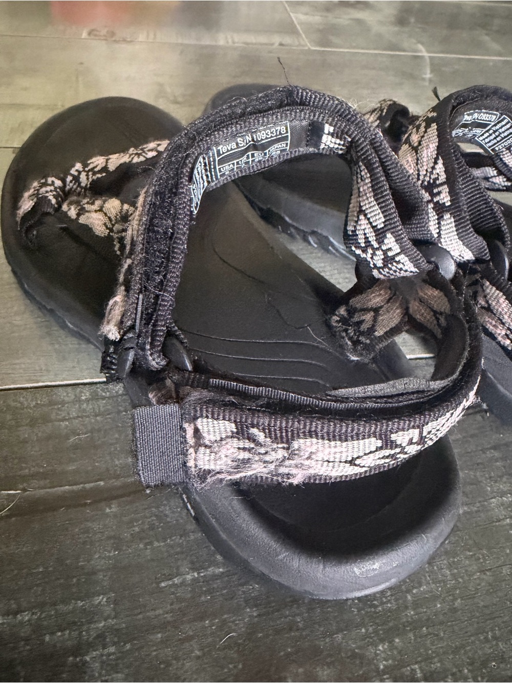 Teva Hurricane XLT2 Sandals Women's Size 8 Black Pink Geometric Strappy 1093378 - Picture 7 of 8